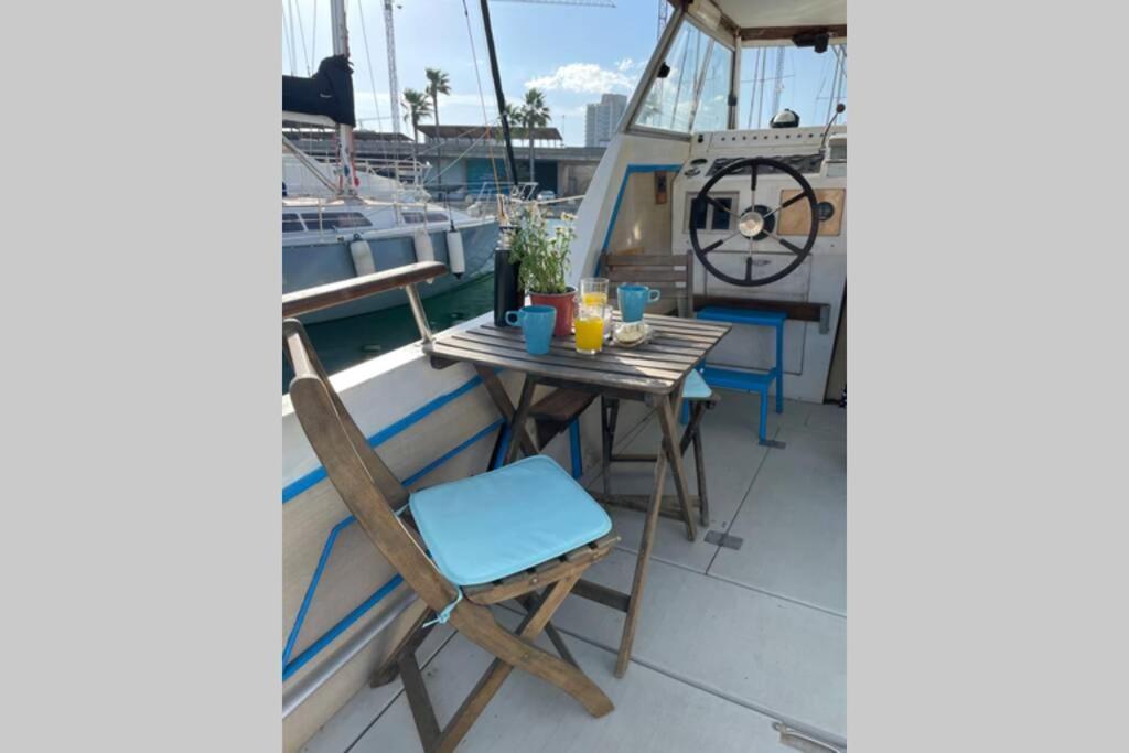 Beautiful 70S Vintage Yacht Boat In Barcelona 호텔 산트 아드리아 데 베소스 외부 사진