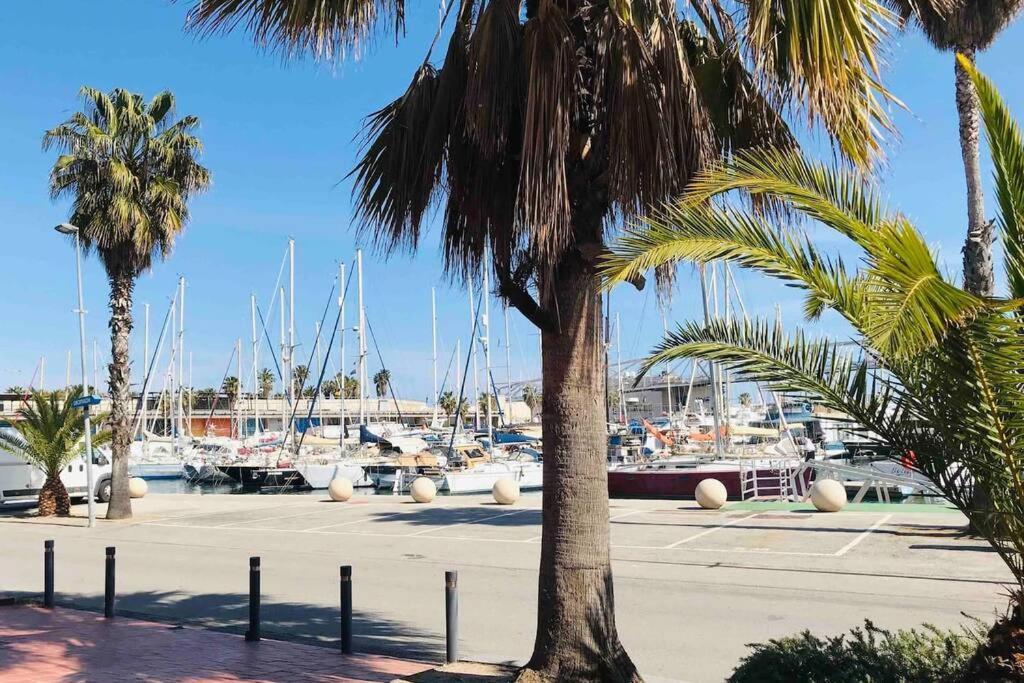 Beautiful 70S Vintage Yacht Boat In Barcelona 호텔 산트 아드리아 데 베소스 외부 사진